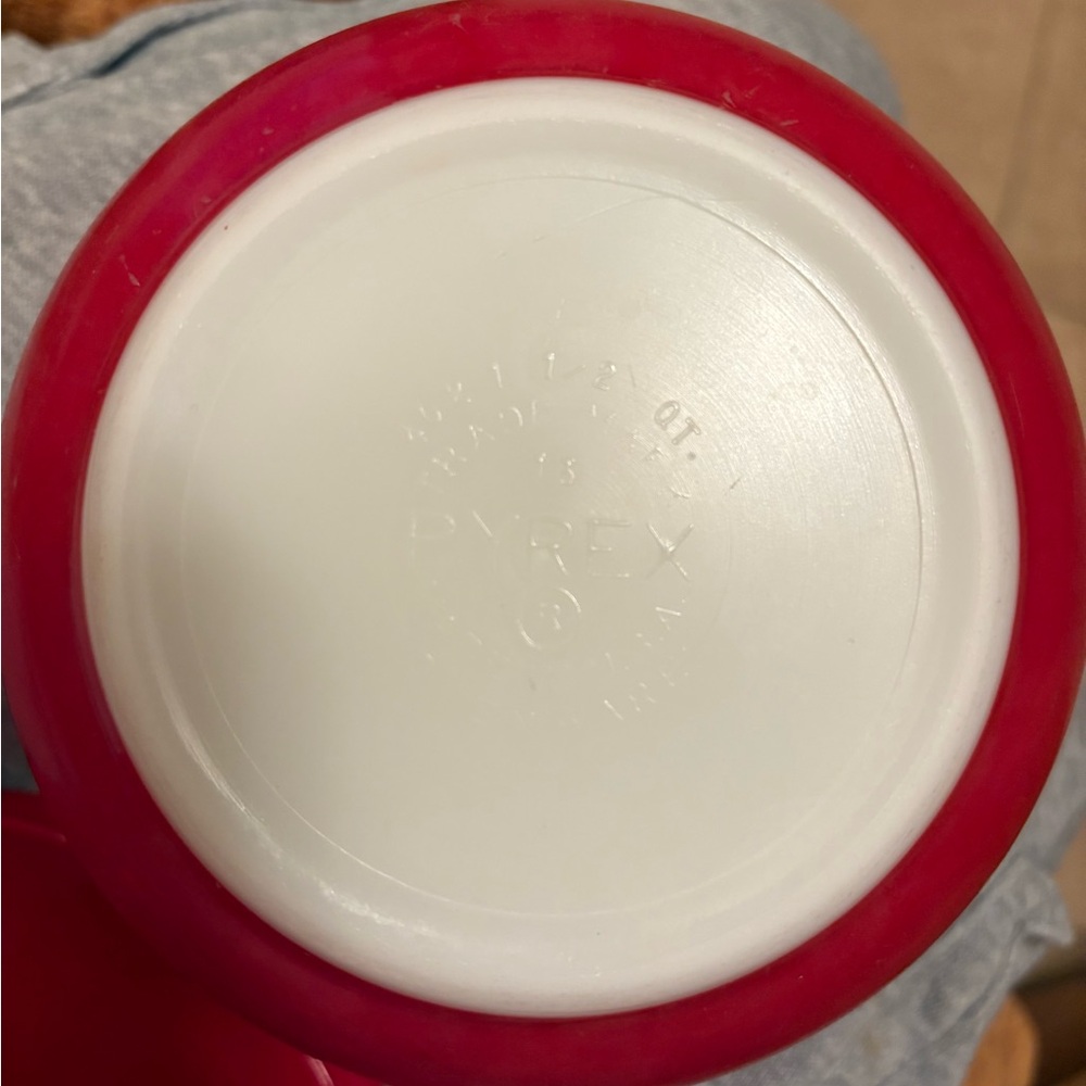 Antique vintage collectible PYREX glass Red Mixing Bowl - Picture 14 of 15